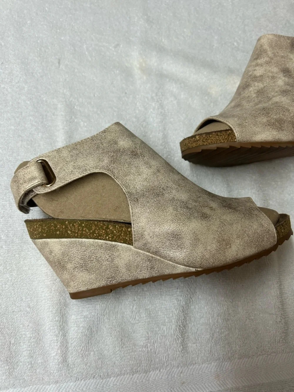 Corky’s Open-Toe Wedge Booties in Metallic Taupe Size 7